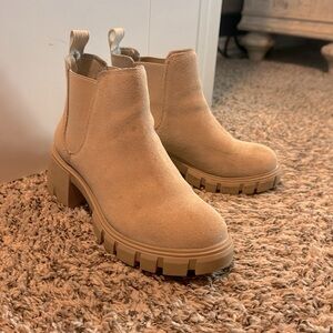 Steve Madden Suede boots